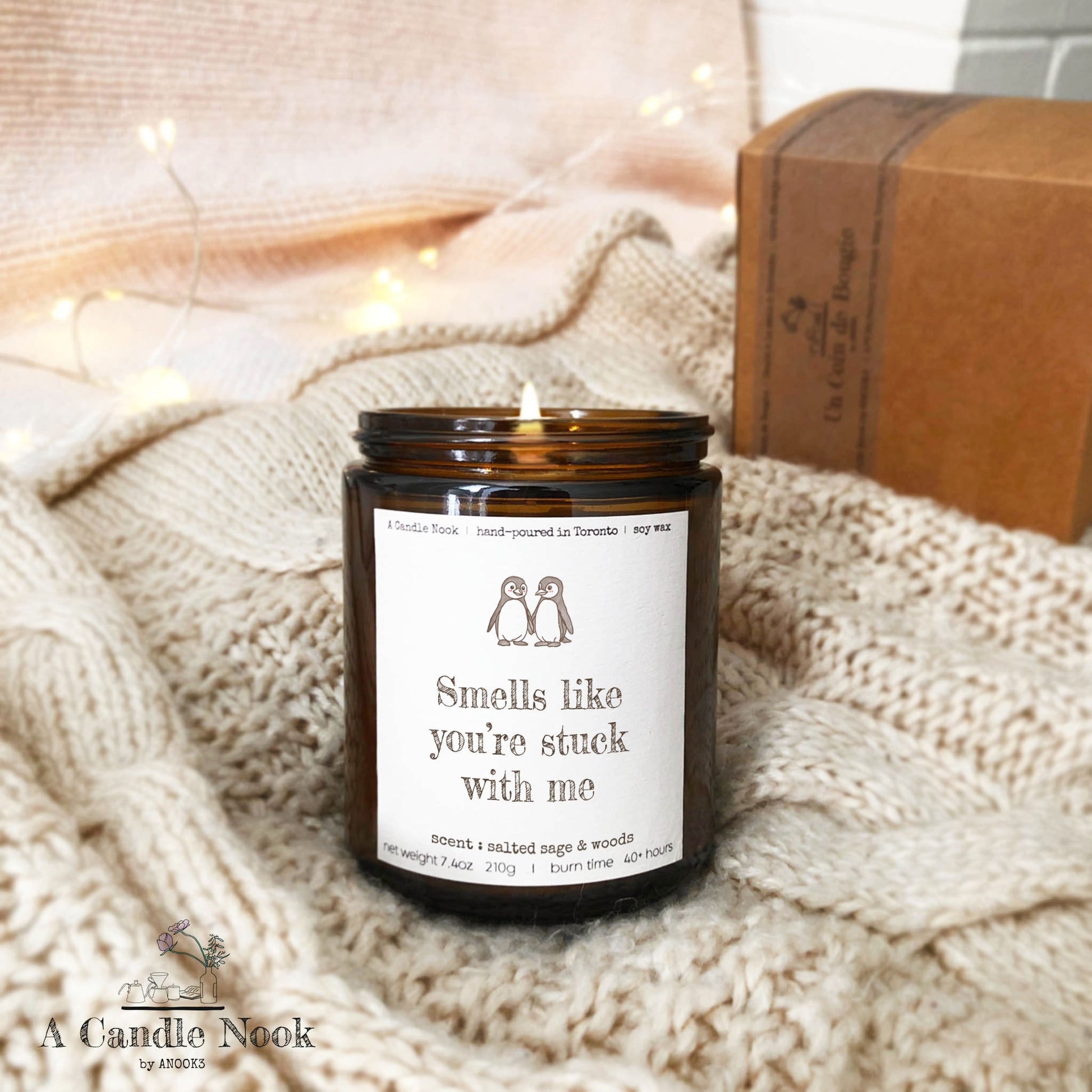 Funny and romantic soy candle featuring a hand-drawn penguin couple, ideal for couples or Valentine's Day gifts